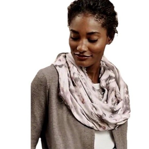 J.Jill Pure Jill Abstract Print Infinity Scarf Womens Fringe White Pink Gray NWT - Picture 1 of 11